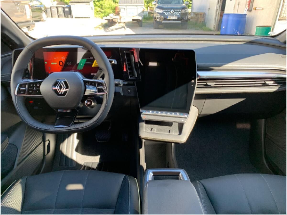 Renault Megane E-Tech Iconic 220 Comfort Range