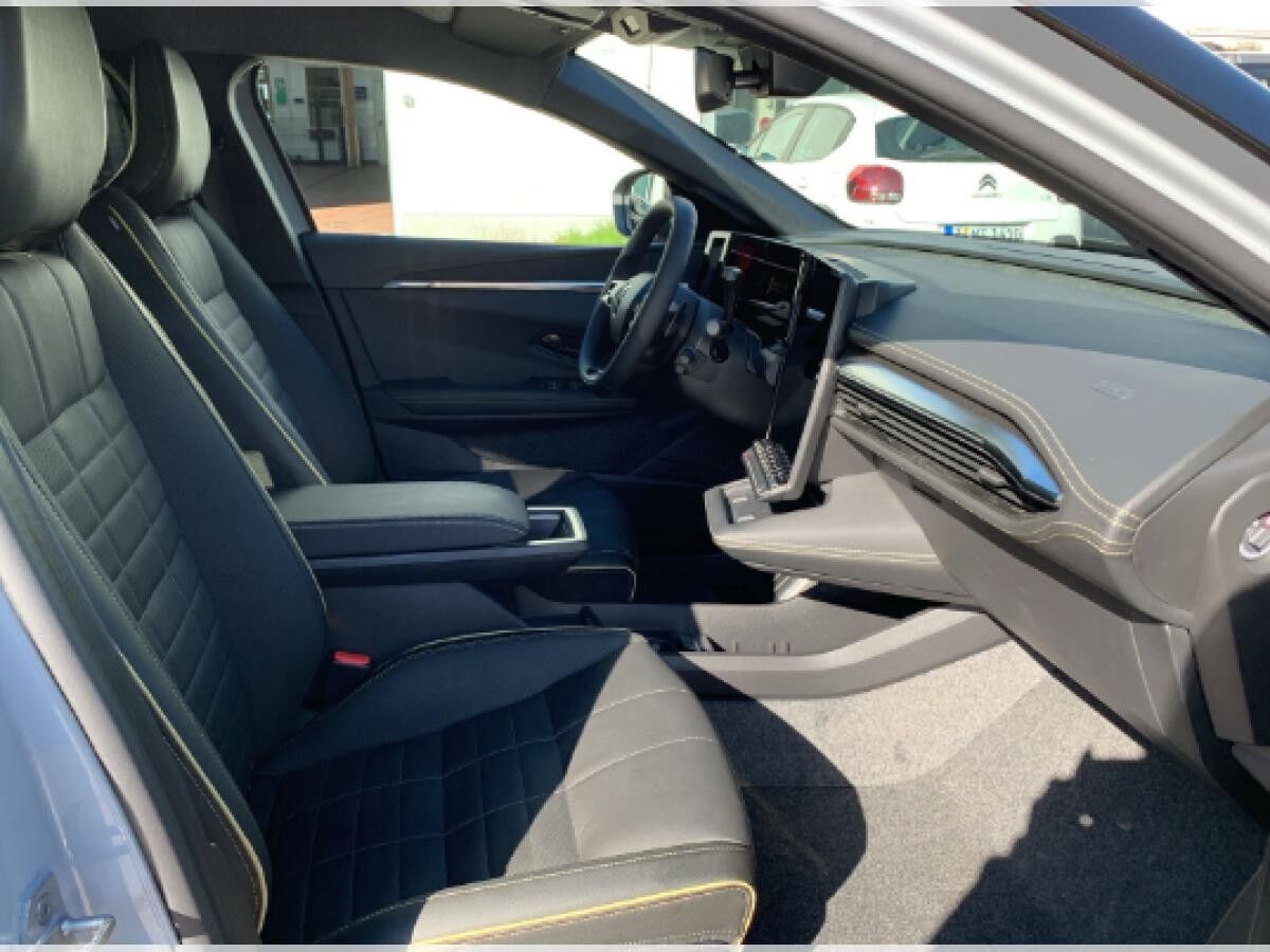 Renault Megane E-Tech Iconic 220 Comfort Range