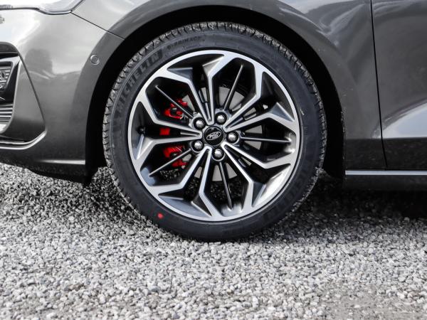 Ford Focus Turnier ST-Line X 155PS Aut. FAP Winter Parking Styling