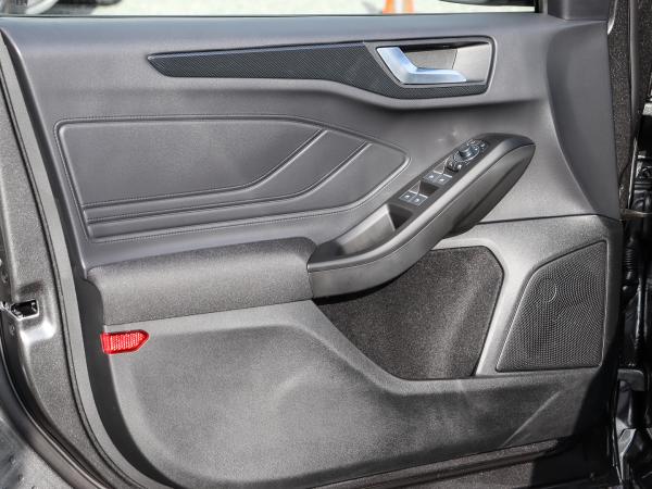 Ford Focus Turnier ST-Line X 155PS Aut. FAP Winter Parking Styling