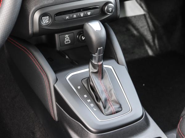 Ford Focus Turnier ST-Line X 155PS Aut. FAP Winter Parking Styling