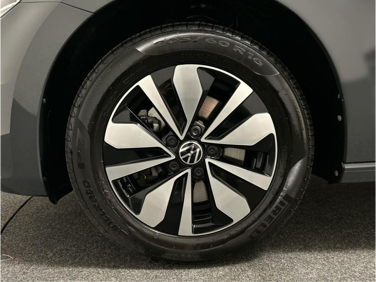 Volkswagen Touran 2.0 TDI MOVE 4x4 CarPlay ACC Navi Virt