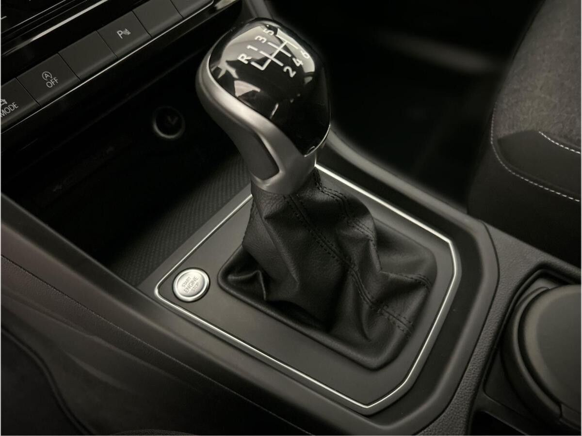 Volkswagen Touran 2.0 TDI MOVE 4x4 CarPlay ACC Navi Virt