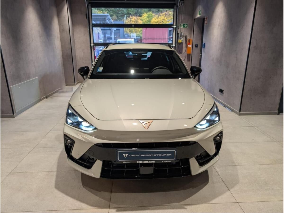 Cupra Leon SOFORT VERFÜGBAR! Sportstourer VZ Black Edition 1.5 e-Hybrid 200kW (272PS)