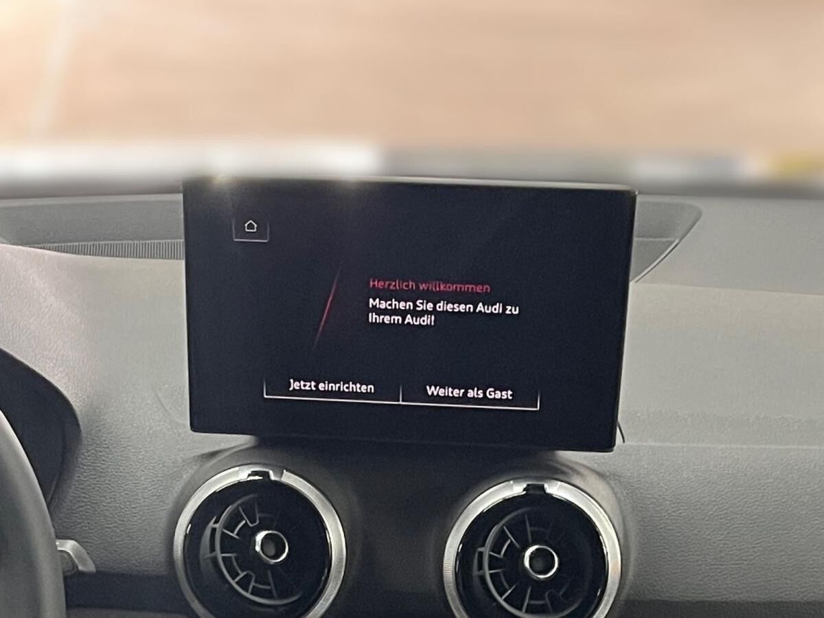Audi Q2 S line S line Matrix LED AHK Smartph.Interface Assistenzp. Parken