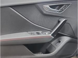 Audi Q2 35 TFSI S line S tronic Matrix LM 19" RFK DAB