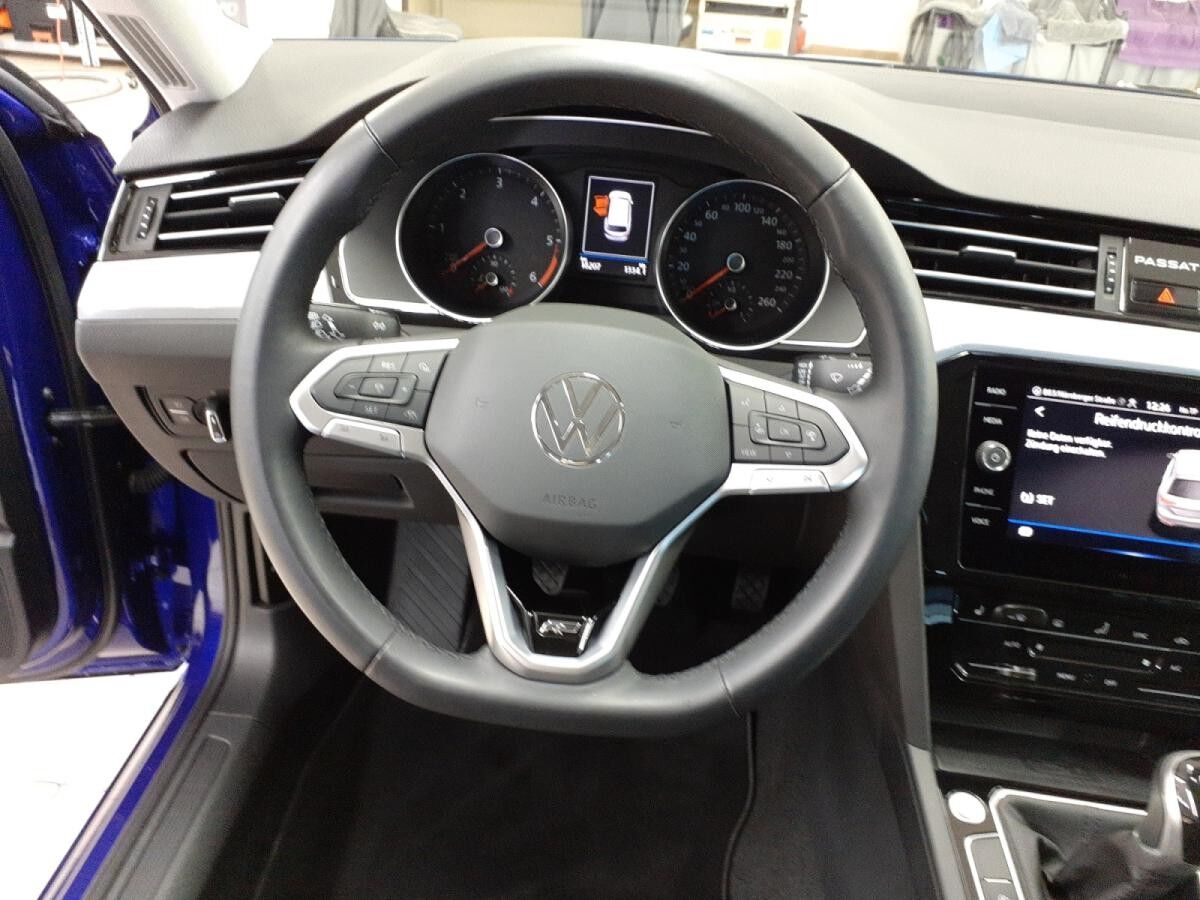 Volkswagen Passat Variant 2.0TDI Business *Navi*LED*R-Line