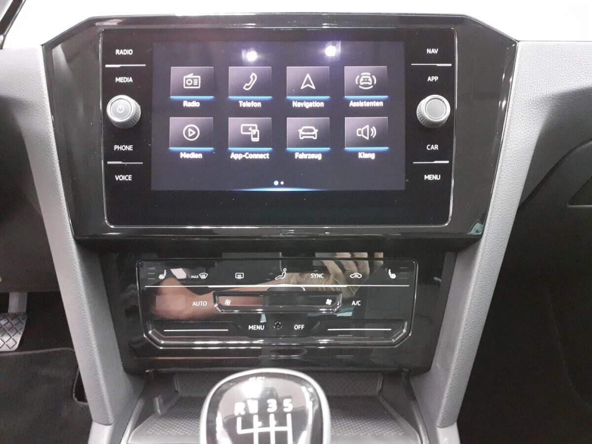 Volkswagen Passat Variant 2.0TDI Business *Navi*LED*R-Line