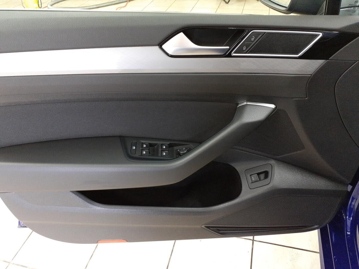 Volkswagen Passat Variant 2.0TDI Business *Navi*LED*R-Line