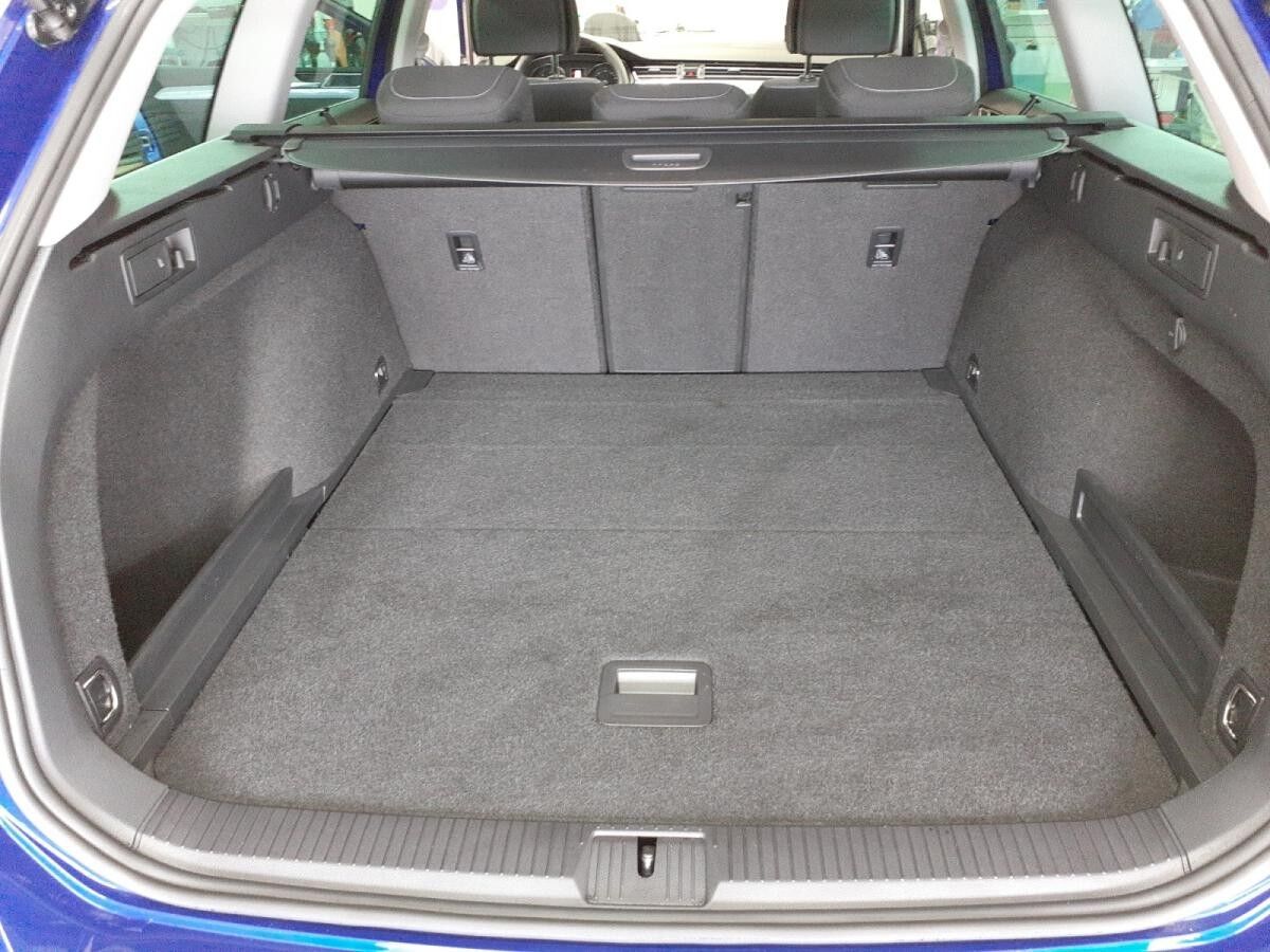 Volkswagen Passat Variant 2.0TDI Business *Navi*LED*R-Line