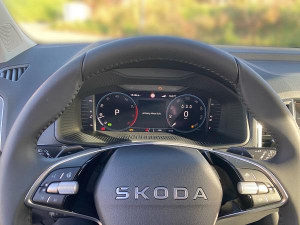 Skoda Karoq Tour 1,5TSI DSG ACC Varioflex Kamera AHK *SOFORT VERFÜGBAR*