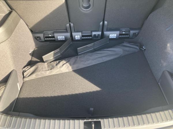 Skoda Karoq Tour 1,5TSI DSG ACC Varioflex Kamera AHK *SOFORT VERFÜGBAR*