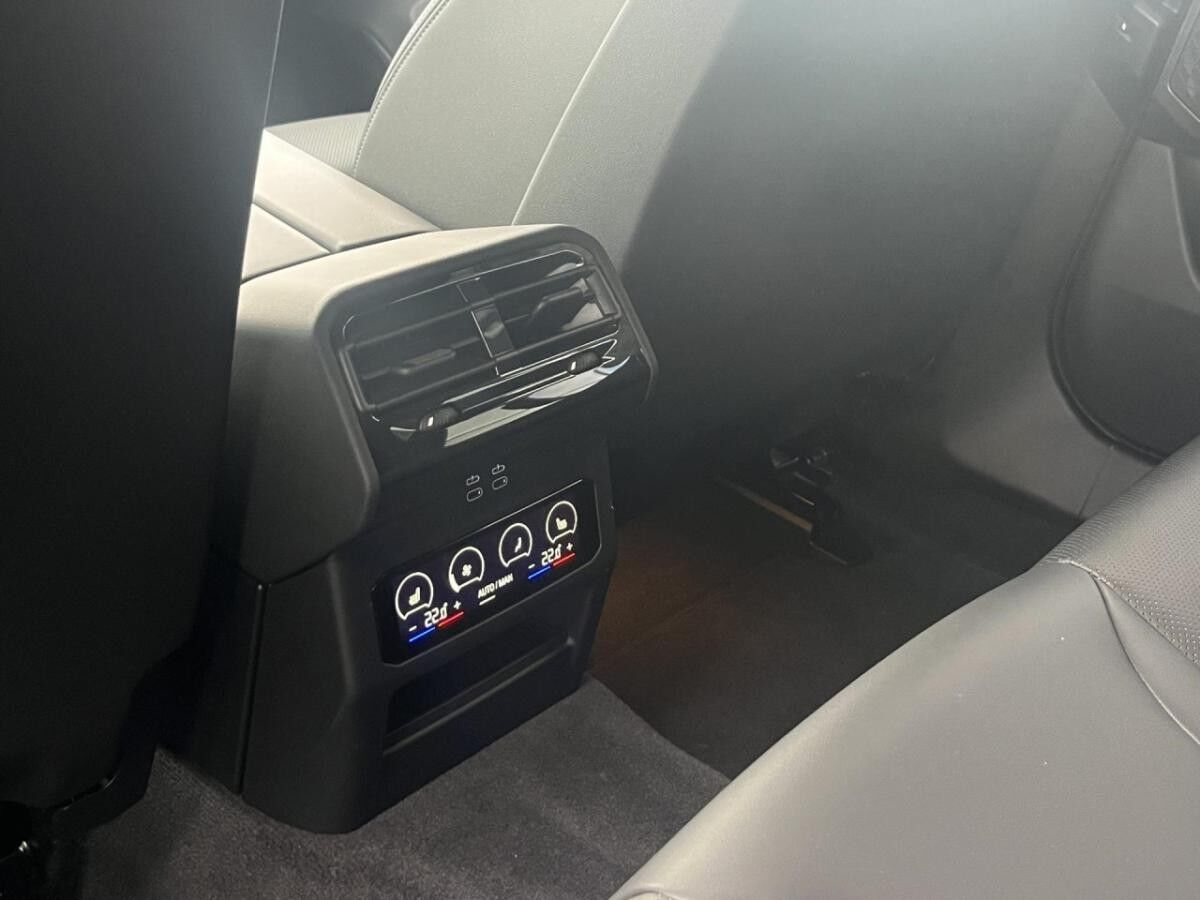 BMW i5 e40 M Sport ACC SurView HUD B+W AHK 21"