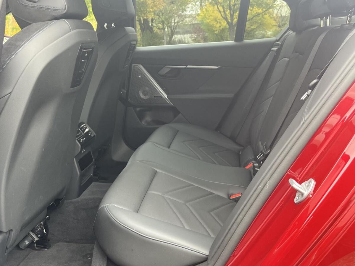 BMW i5 e40 M Sport ACC SurView HUD B+W AHK 21"