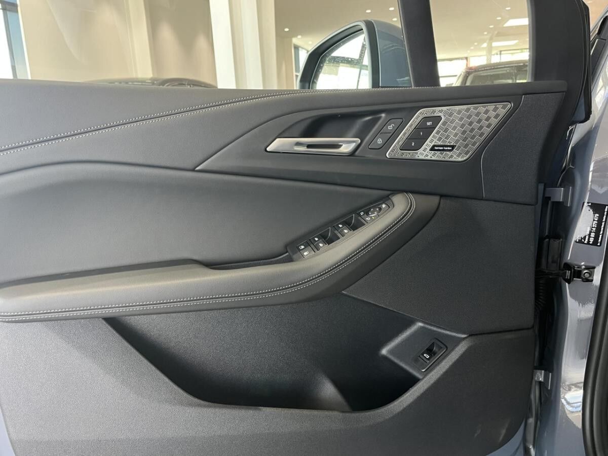 BMW 225 e xDr AT. ACC Ad-LED Kamera Aktivs.H/K AHK Navi