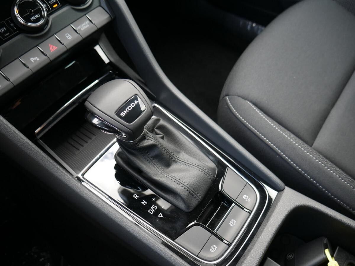 Skoda Karoq 1.5 TSI Selection KAMERA NAVI ACC LED AHK *103*