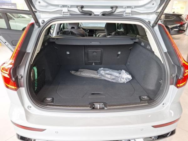 Volvo V60 Kombi Recharge Plug-In Hybrid AWD Plus Dark