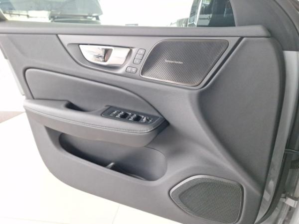 Volvo V60 Kombi Recharge Plug-In Hybrid AWD Plus Dark