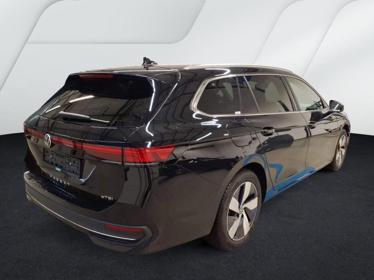 Volkswagen Passat Variant Business 1,5 eTSI 110kW DSG - IQ.Drive LED Area View Navi AHK Massage SHZ LM Digital Cockpit