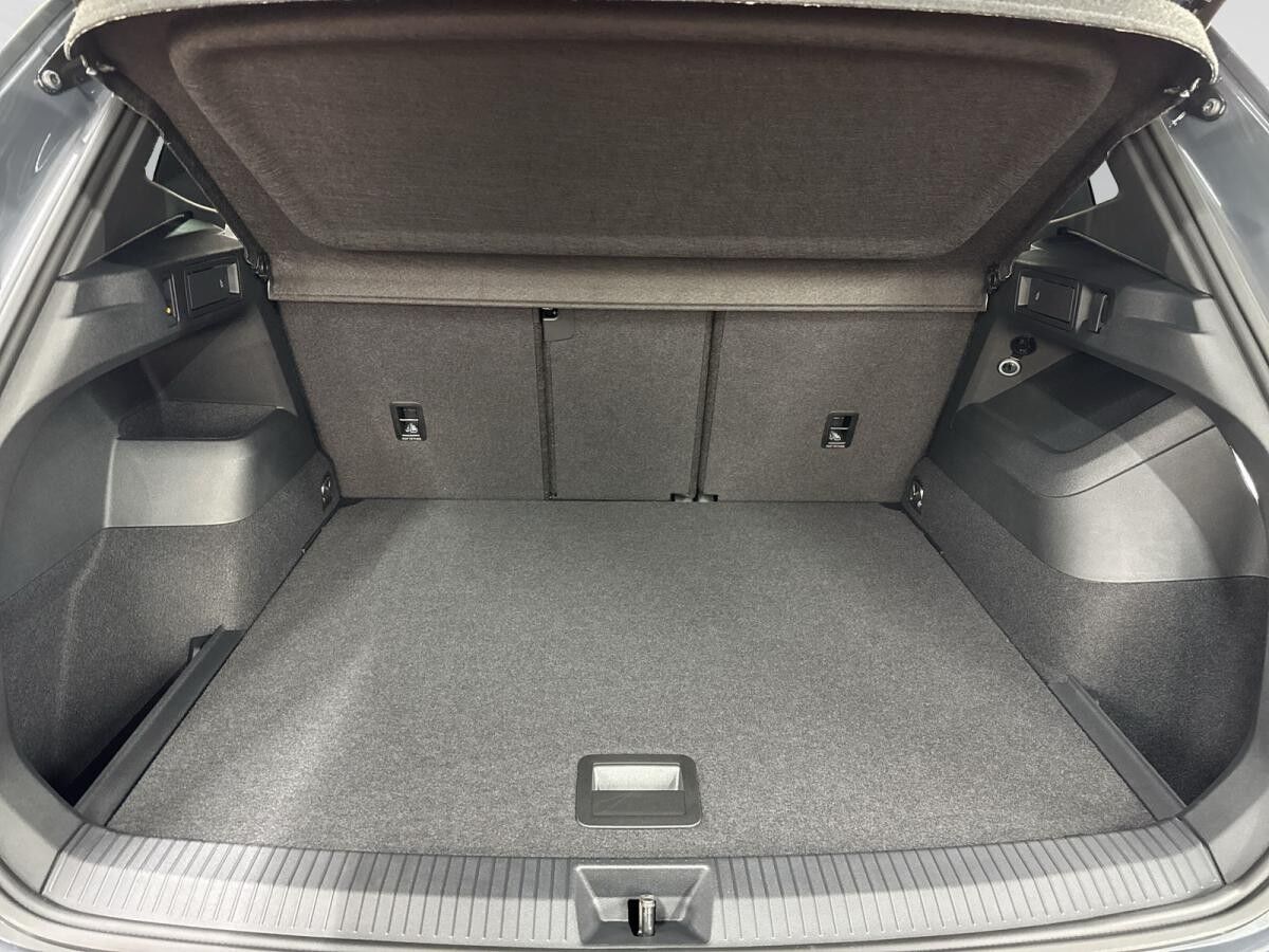 Volkswagen Tiguan R-Line 2.0 TDI SCR DSG 4MOTION Matrix + Pano + AHK Gewerbekunden