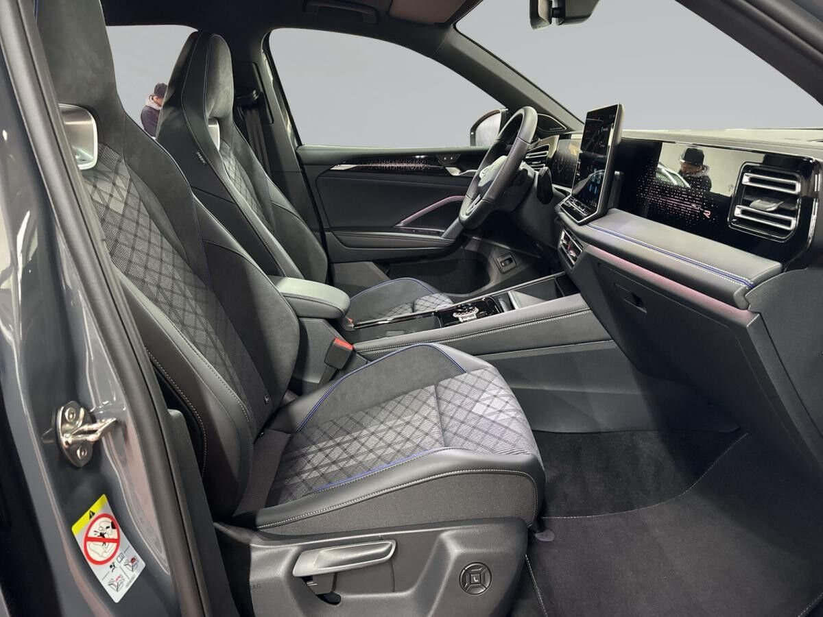 Volkswagen Tiguan R-Line 2.0 TDI SCR DSG 4MOTION Matrix + Pano + AHK Gewerbekunden