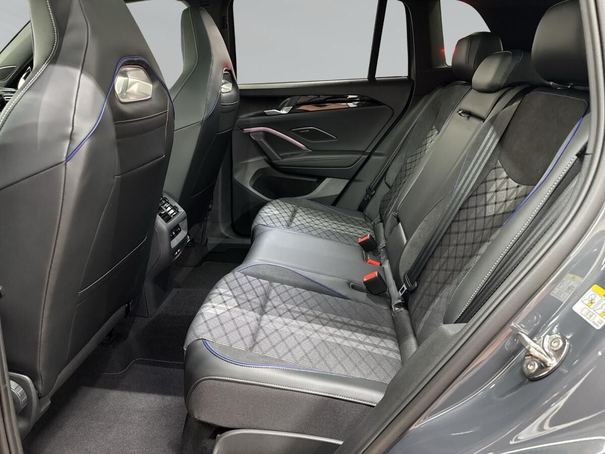 Volkswagen Tiguan R-Line 2.0 TDI SCR DSG 4MOTION Matrix + Pano + AHK Gewerbekunden