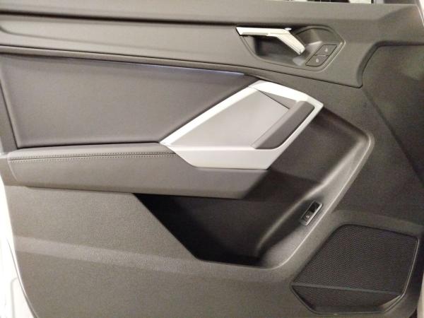 Audi Q3 35 TFSI S tronic S line LED Navi DAB PDC Sitzheizung