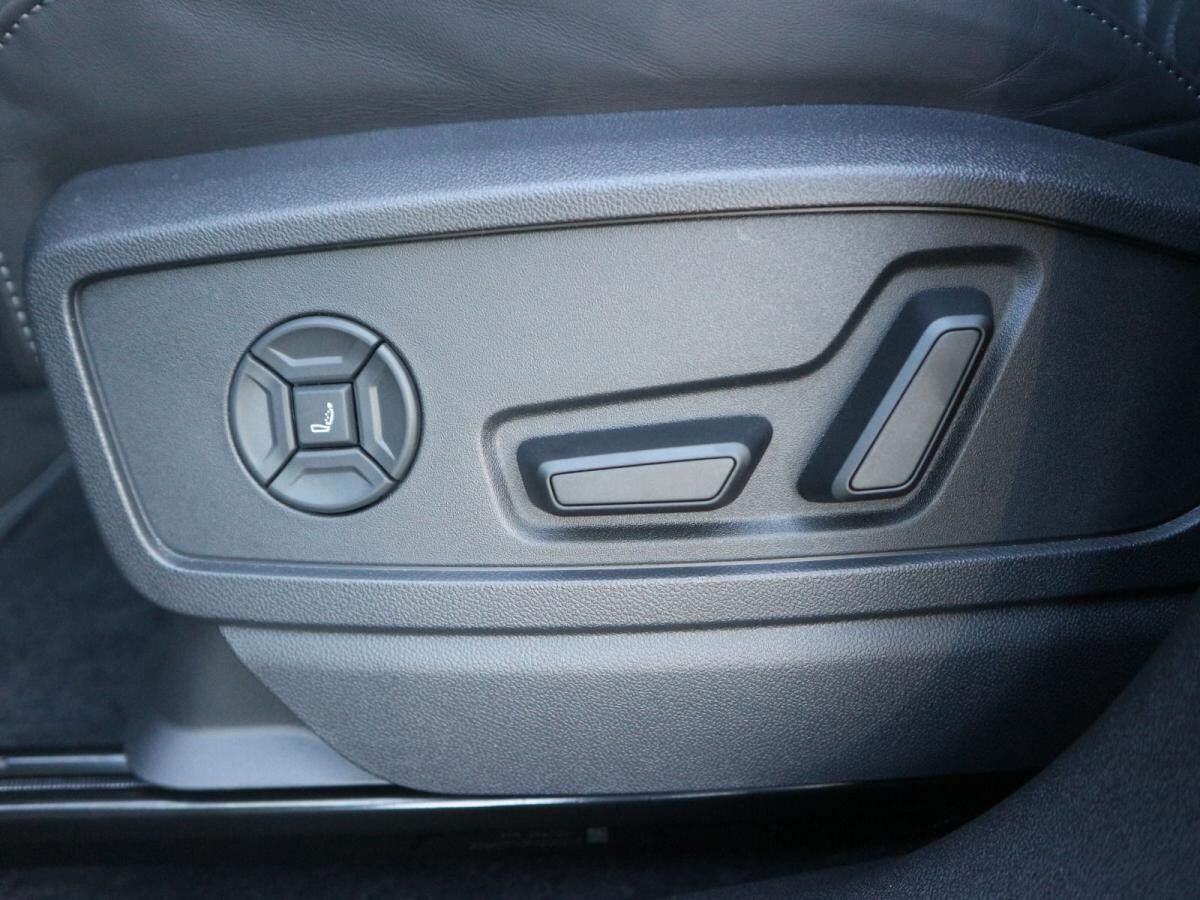 Audi SQ5 SUV TFSI S tronic*PANO*LUFT*TECH PRO*HuD* Audi SQ5 SUV TFSI S tronic*PANO*LUFT*TECH PRO*HuD*