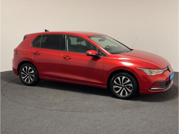 Volkswagen Golf VIII Lim. 1.5 eTSI DSG Active LED RFK Sitzh
