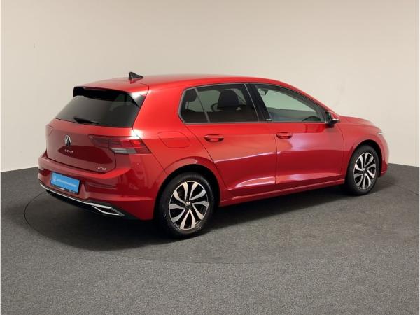 Volkswagen Golf VIII Lim. 1.5 eTSI DSG Active LED RFK Sitzh