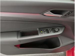Volkswagen Golf VIII Lim. 1.5 eTSI DSG Active LED RFK Sitzh