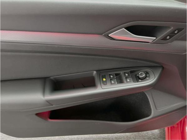 Volkswagen Golf VIII Lim. 1.5 eTSI DSG Active LED RFK Sitzh