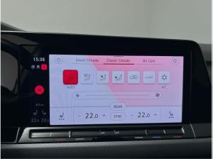 Volkswagen Golf VIII Lim. 1.5 eTSI DSG Active LED RFK Sitzh
