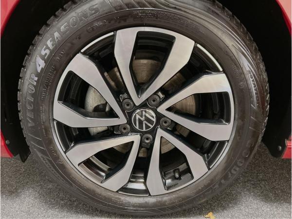 Volkswagen Golf VIII Lim. 1.5 eTSI DSG Active LED RFK Sitzh