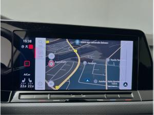 Volkswagen Golf VIII Lim. 1.5 eTSI DSG Active LED RFK Sitzh