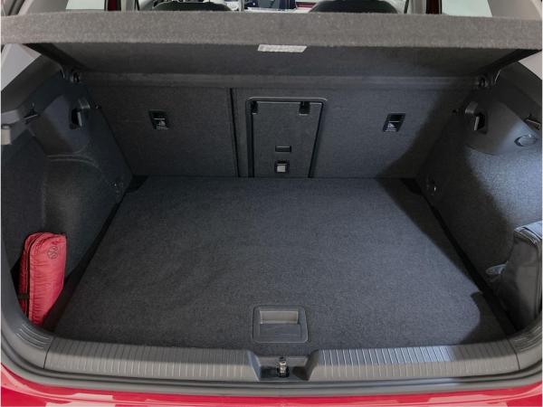 Volkswagen Golf VIII Lim. 1.5 eTSI DSG Active LED RFK Sitzh