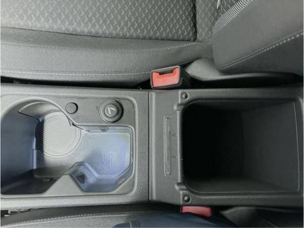 Volkswagen Golf VIII Lim. 1.5 eTSI DSG Active LED RFK Sitzh