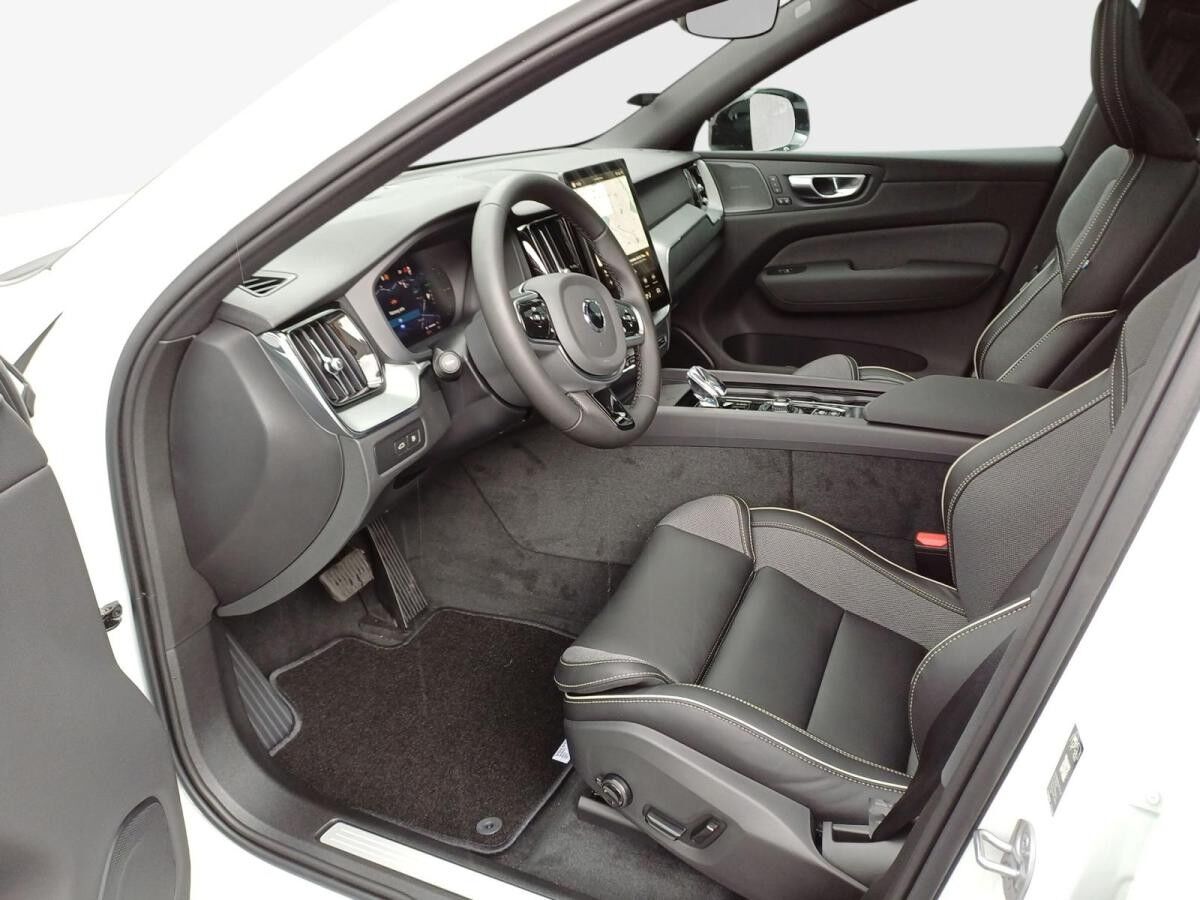 Volvo XC60 Crystal- White! Lagom! XC60 T6 Plug-in H AWD Plus Black Edition Auto