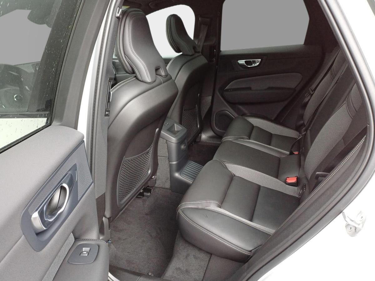 Volvo XC60 Crystal- White! Lagom! XC60 T6 Plug-in H AWD Plus Black Edition Auto