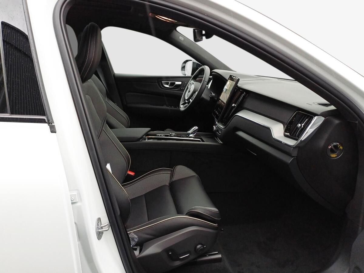 Volvo XC60 Crystal- White! Lagom! XC60 T6 Plug-in H AWD Plus Black Edition Auto