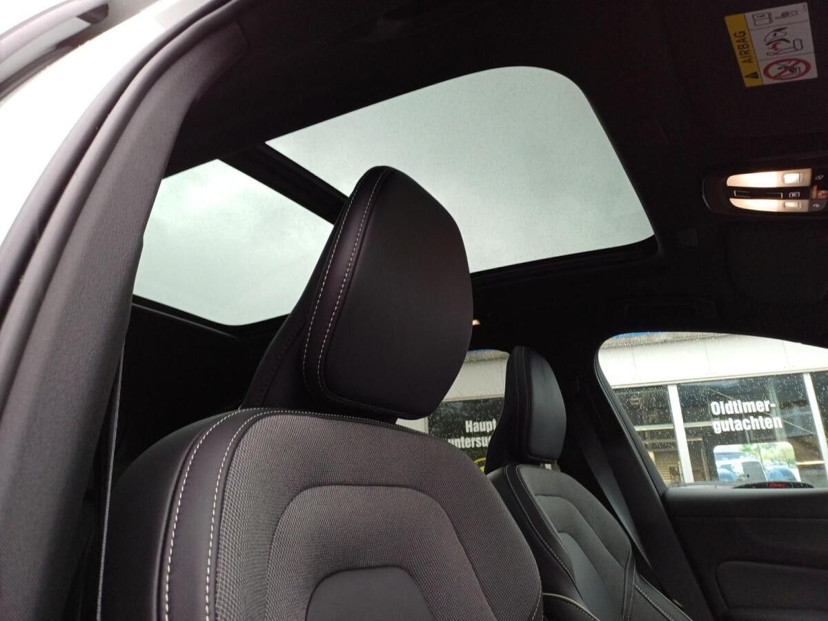 Volvo XC60 Crystal- White! Lagom! XC60 T6 Plug-in H AWD Plus Black Edition Auto