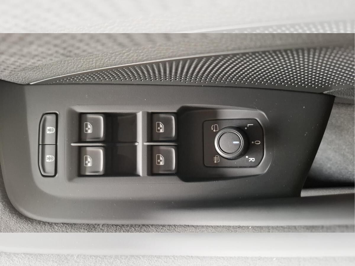 Skoda Superb Combi 193 PS Sportline 4x4 AHK Navi