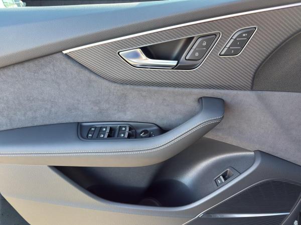 Audi Q8 SUV S line business TDI qu. tiptr. Laser PANO