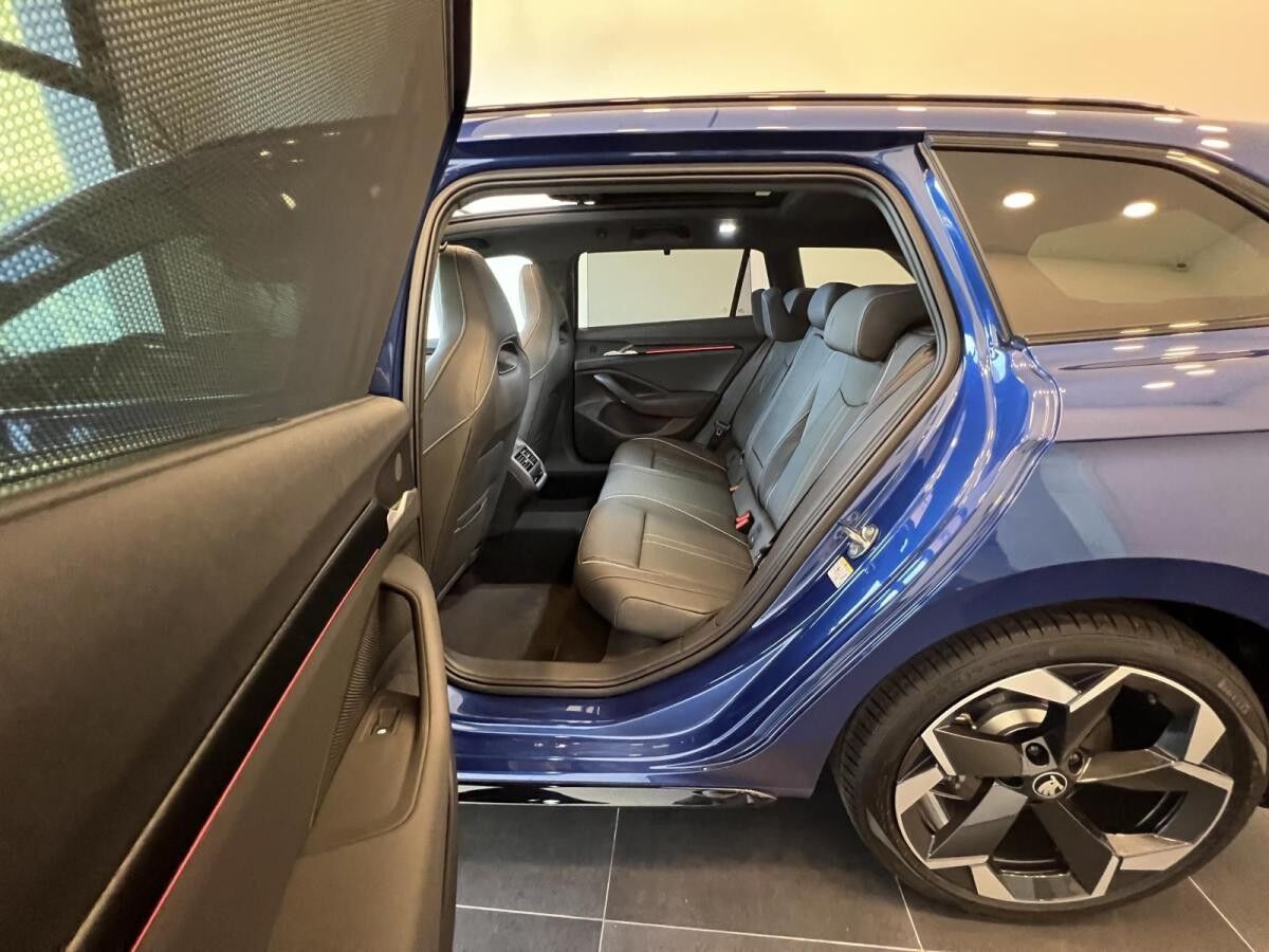 Skoda Superb Combi 265PS 4x4 Vollausstattung! Alle Extras! Sofort!