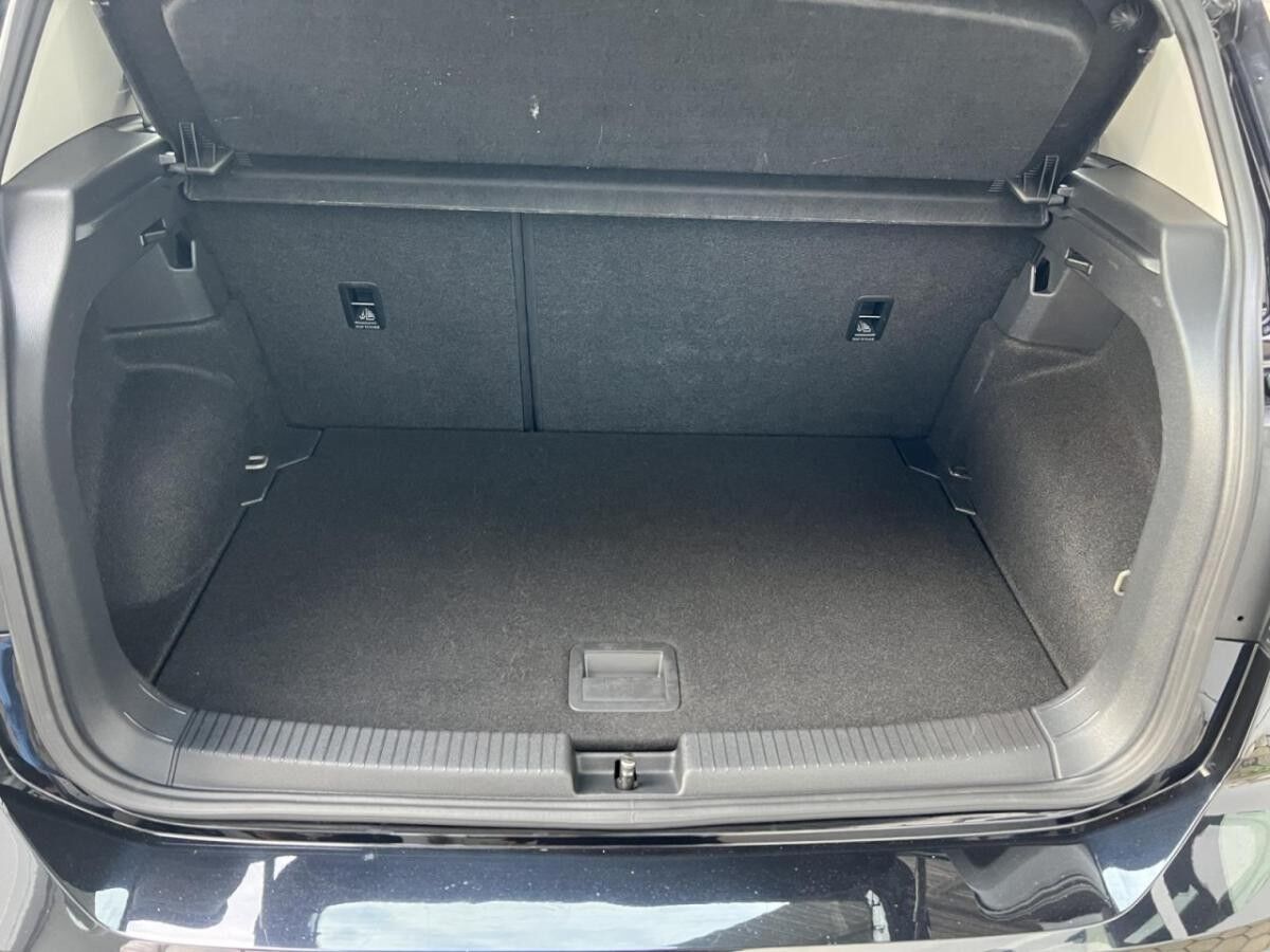 Volkswagen T-Cross 1.0 TSI ACC+PDC+RFK+KLIMA+NAVI+CARPLAY Volkswagen T-Cross 1.0 TSI ACC+PDC+RFK+KLIMA+NAVI+CARPLAY