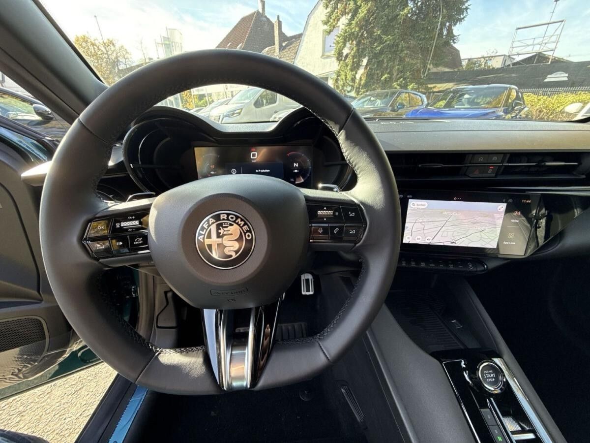 Alfa Romeo Junior 1.2 VGT Mild Hybrid Speciale +Tech-Paket