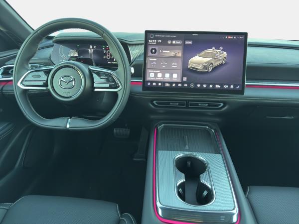 Mazda 6e Takumi 479 km* Reichweite+360°+Smartphone-Schlüssel+Am­bi­en­te­be­leuch­tung