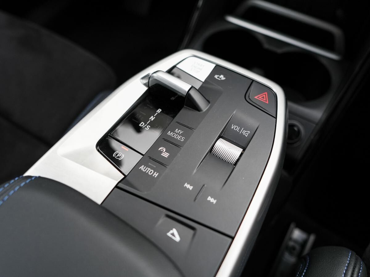 BMW 218 Active Tourer d Active Tourer M-Sport AHK AdLED PANO KoZg