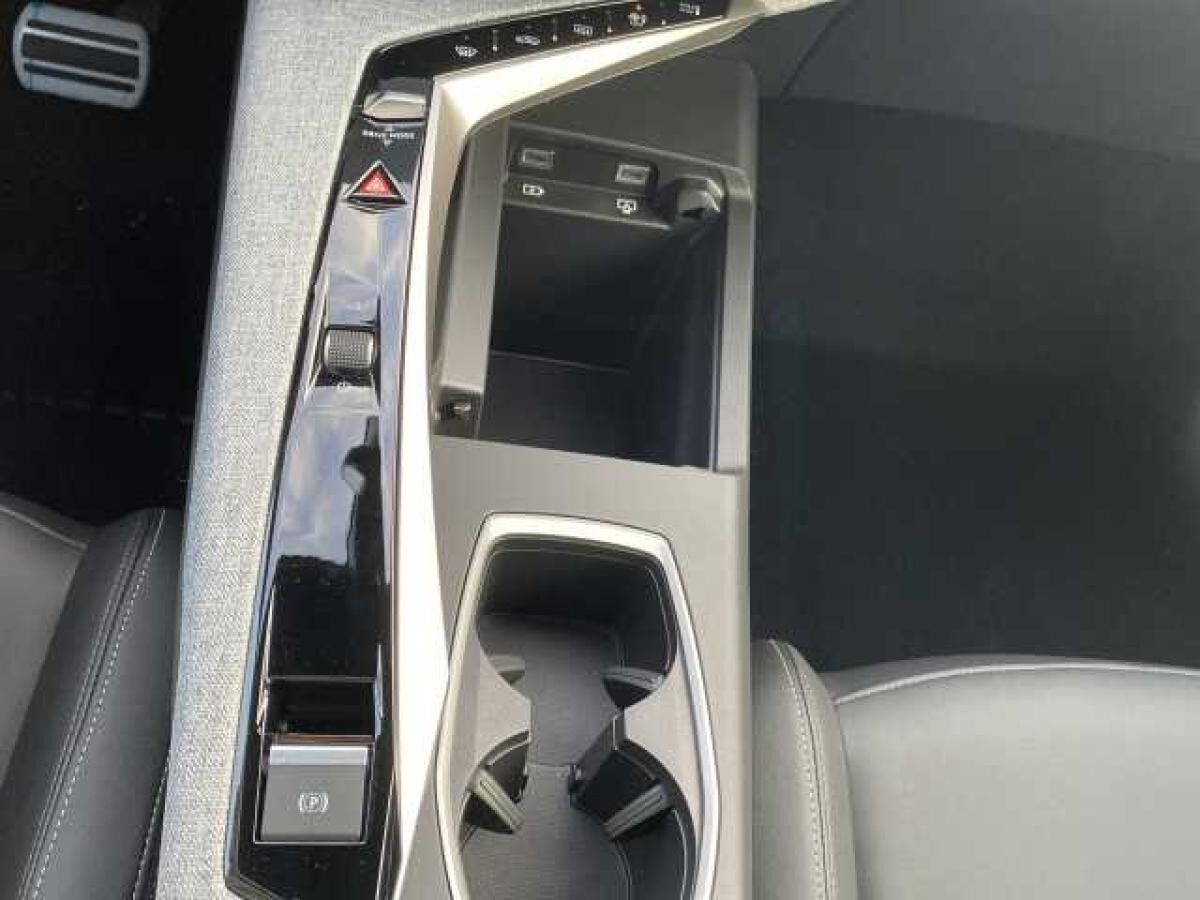 Peugeot 3008 GT Hybrid +AHK+Winter-Paket+