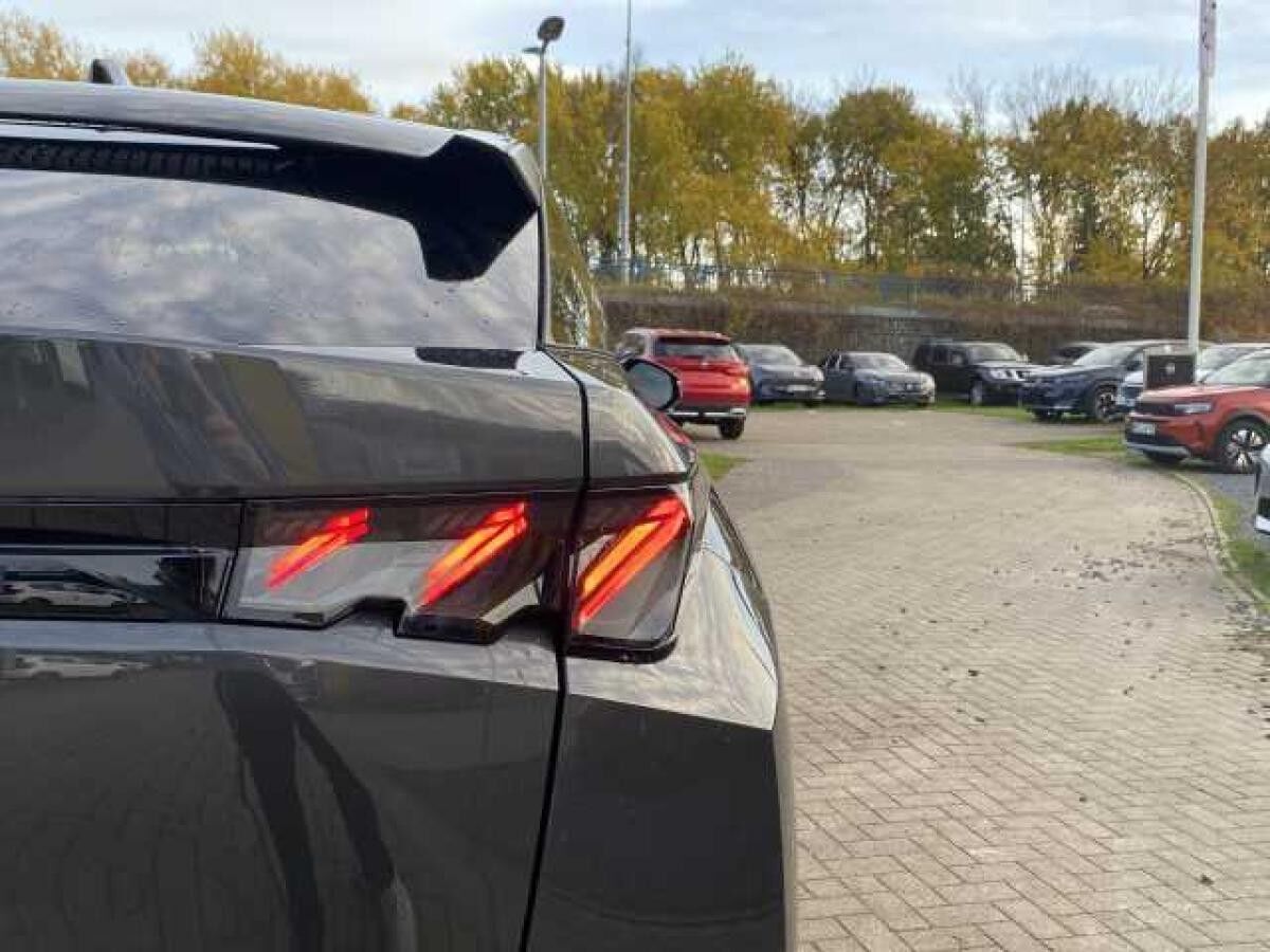 Peugeot 3008 GT Hybrid +AHK+Winter-Paket+